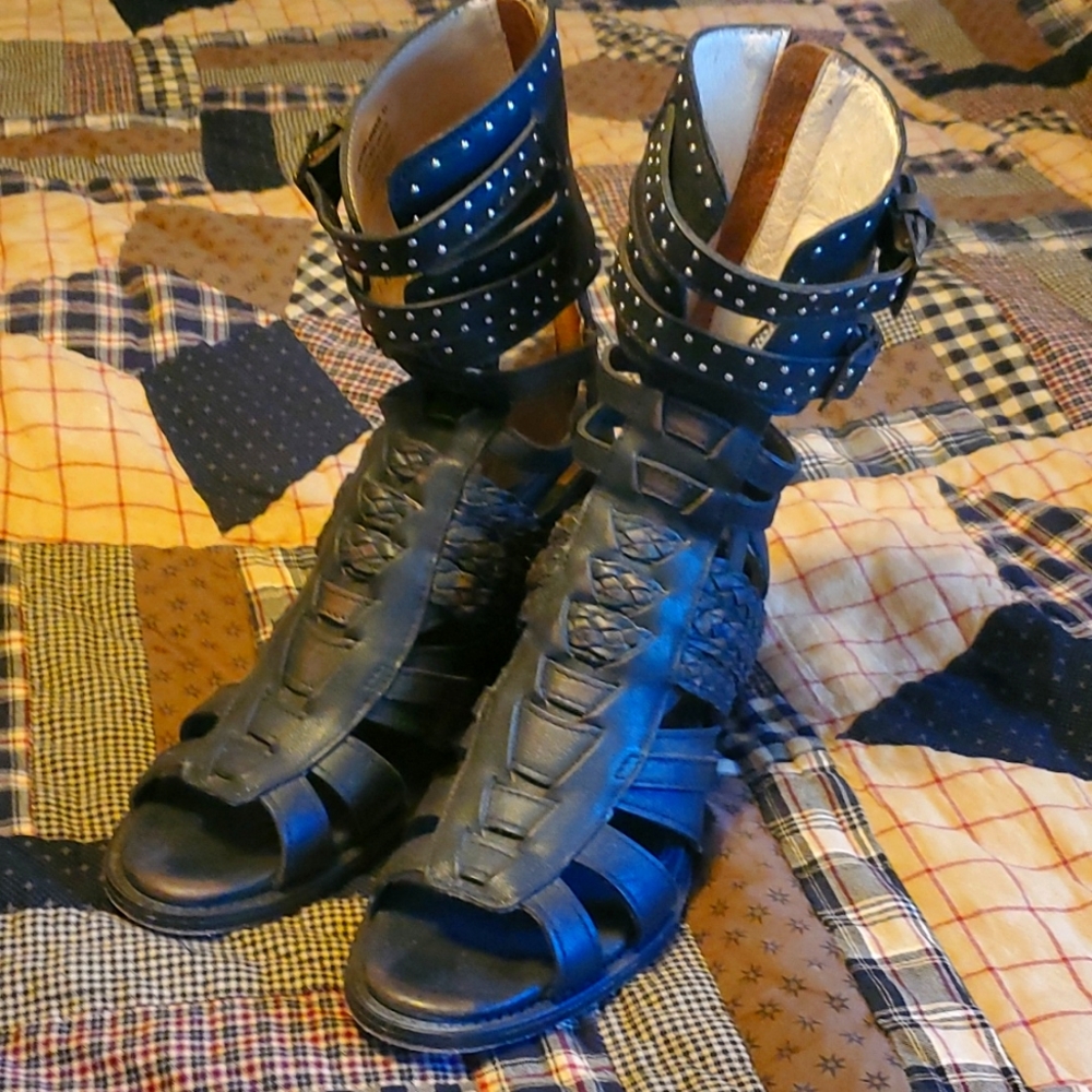 Rare freebird moonflower sz 11 black sandals